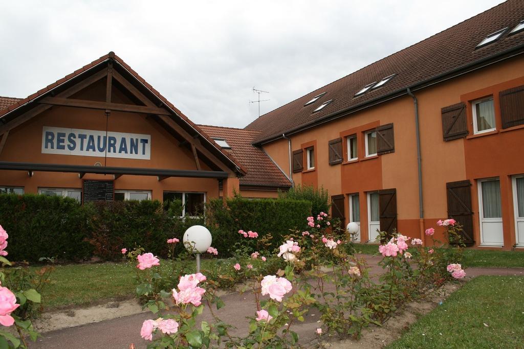 Comfort Hotel Orleans Saran Buitenkant foto