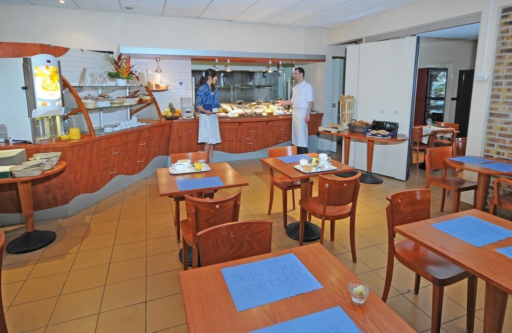 Comfort Hotel Orleans Saran Buitenkant foto